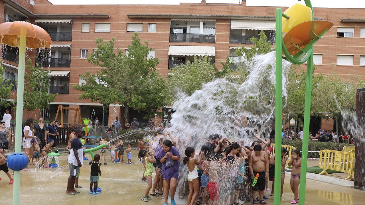 L’Ajuntament inaugura el primer parc d’aigua de la Llagosta a la plaça d’Europa