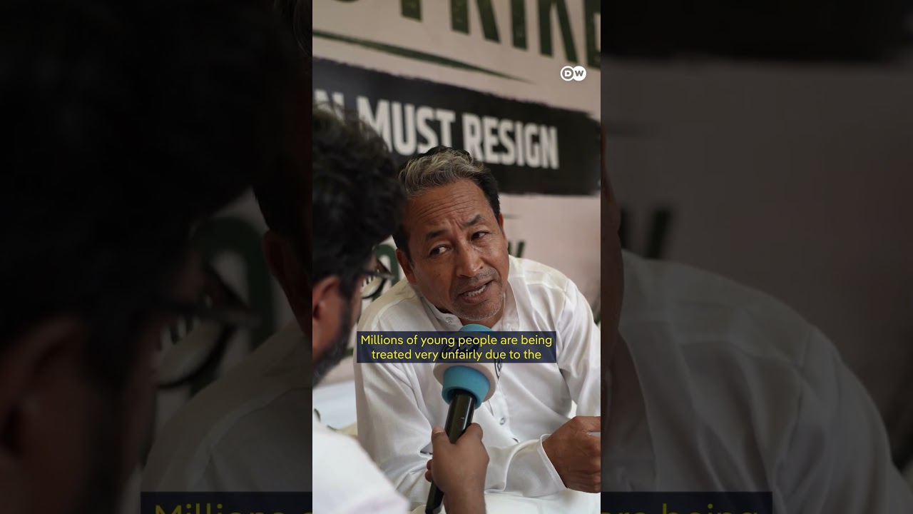 Indian activist supporting 'cockroaches' with a hunger strike | DW News