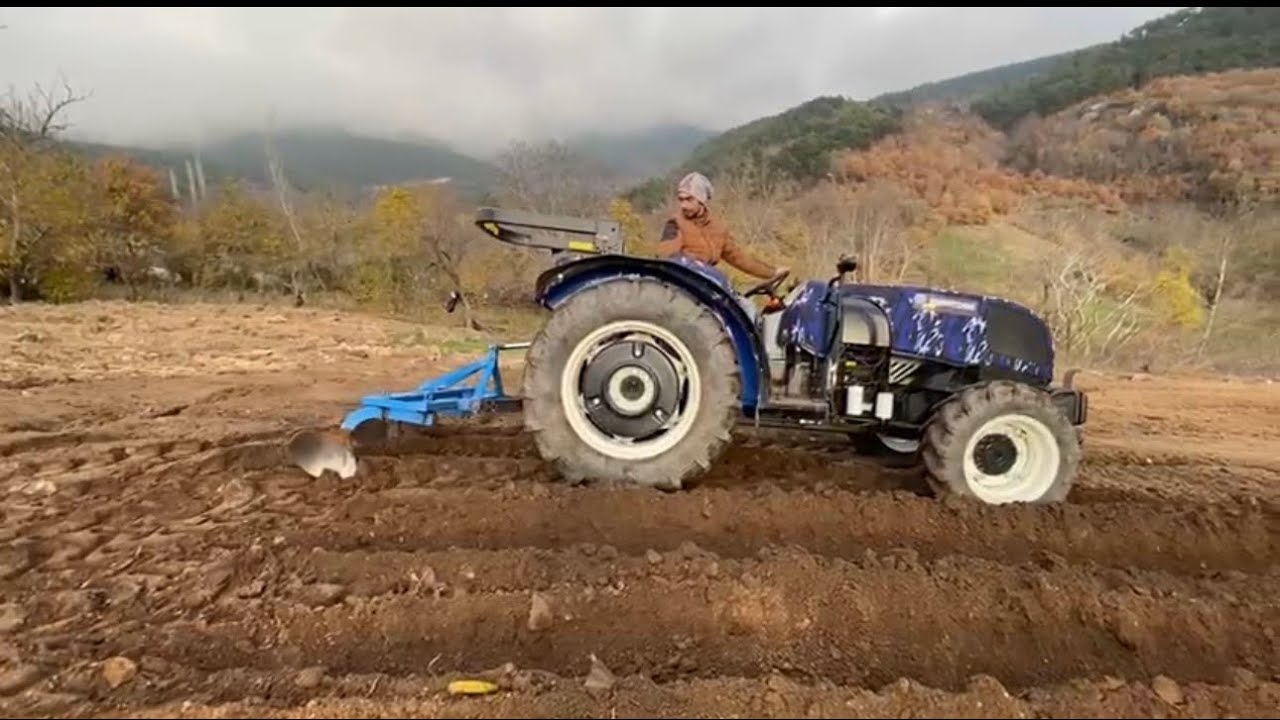 Ahududu karıklarını  hazırlıyoruz abone olup beğenmeyi unutmayalım arkadaslar 🚜🚜🧑‍🌾🧑‍🌾🌾🌾