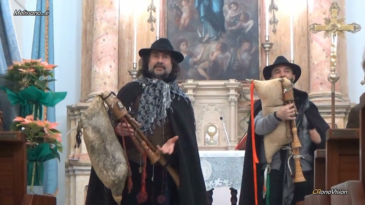 Zampognari: La “Compagnia musicante pastorale” Canto a Maria l’Immacolata.