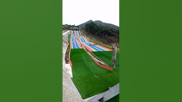 Trò Chơi Trượt Trên Thảm Cầu Vồng Ở Mộc Châu Sơn La