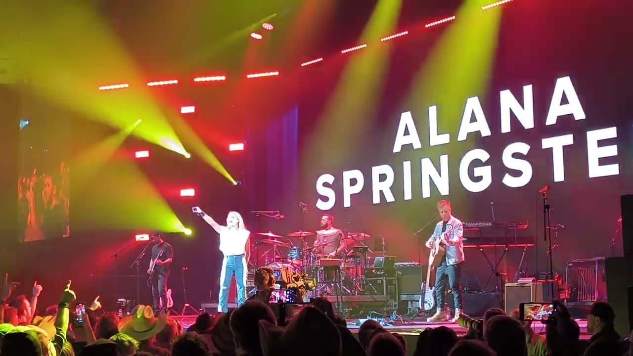 Alana Springsteen   Twenty SomethingIf You Love Me Now Country2Country Festival Berlin 03032024