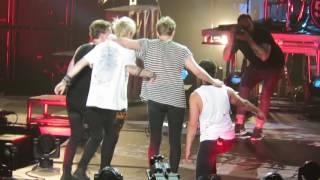 5 Seconds of Summer- Bows and Photo 7/15/16