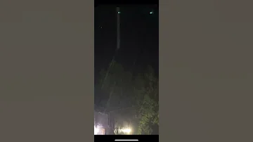 جعل السحاب اللي معه برق و رعود 
