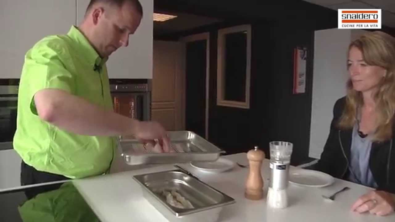 Snaidero s13 showroomkeuken in wit hoogglans lak youtube Keuken wit hoogglans muurverf