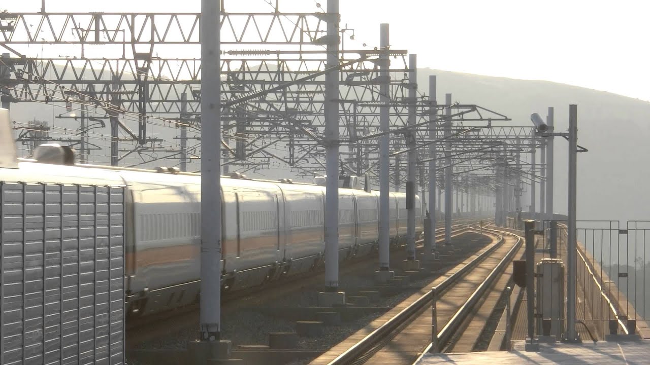 台灣高鐵154次700T型列車通過(苗栗)