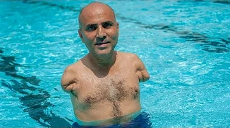 Inspirational Armless Man Uses His Feet As Hands