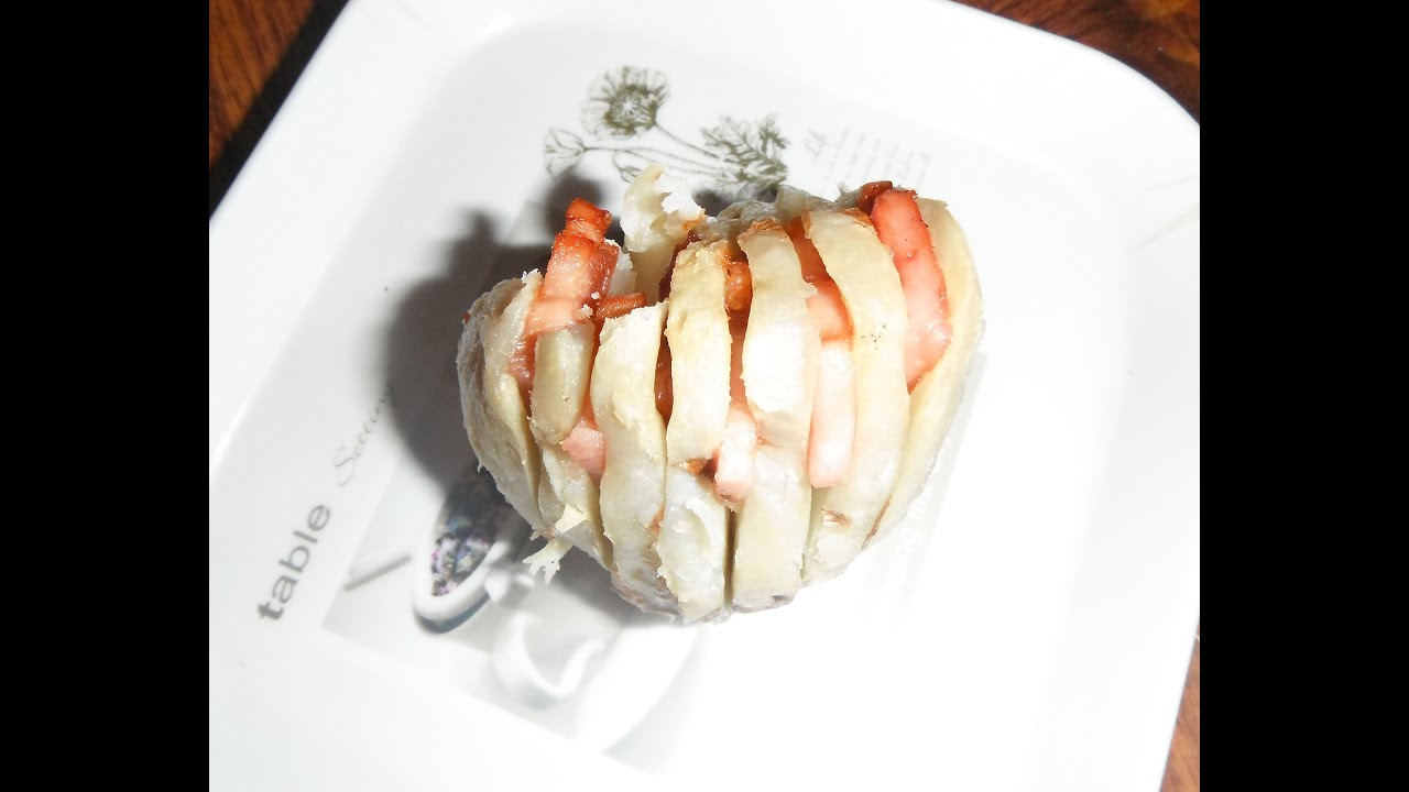 Картофель в беконе в микроволновке. Картошка в мундире с беконом. Картофель в беконе в микроволновке. Картошка в микроволновке с ветчиной и сыром. Hot baked potatoes.