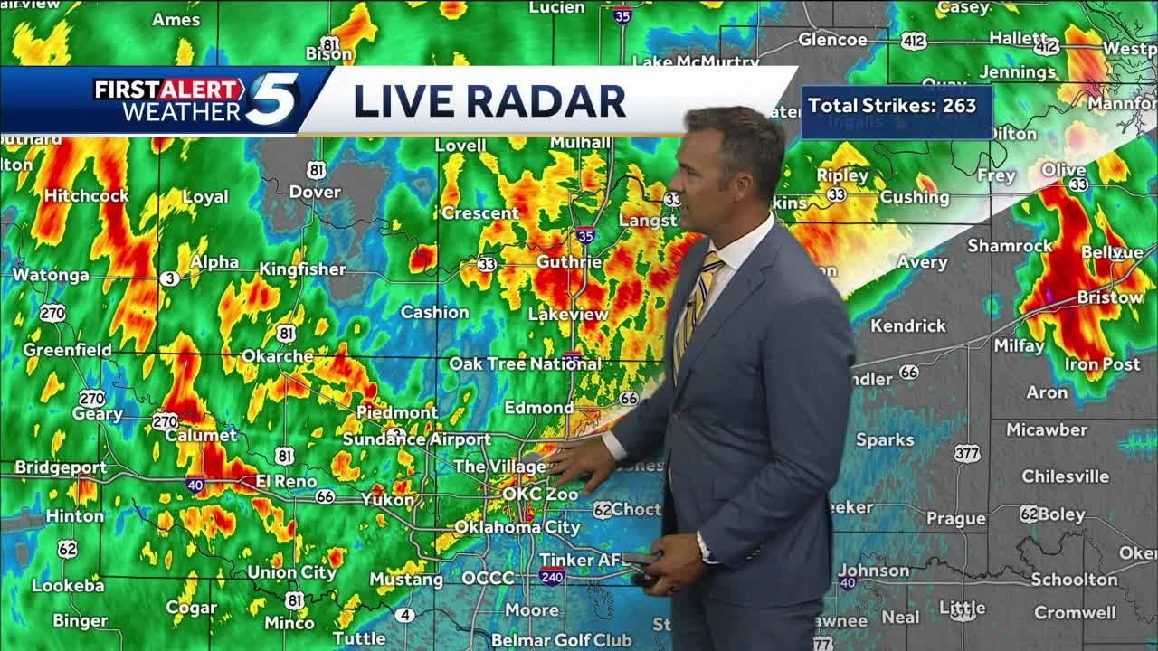 Heavy rain moving through Oklahoma amid severe storm threat - YouTube