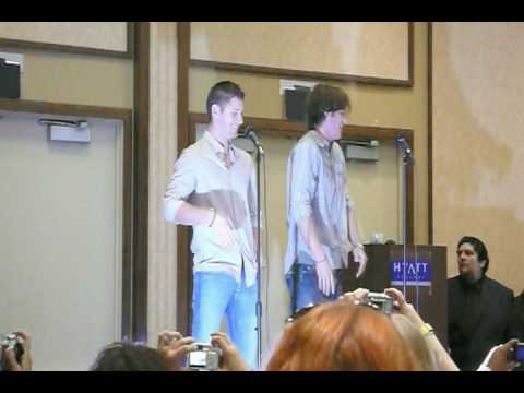 Jared & Jensen in Chicago: The Hug