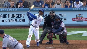 ATL@LAD: Rollins hits solo shot to right field in 8th