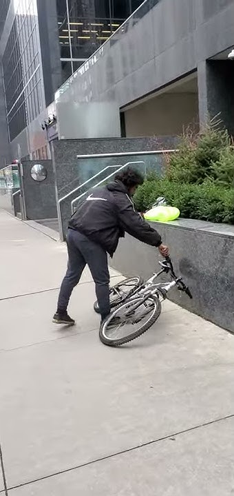 Guy Tries To Steal Bike With Knife Guy Trying to Steal my bike DT Toronto - YouTube