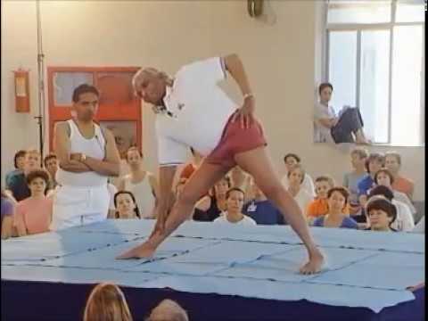 Video: Puas yog bks iyengar ciaj sia?