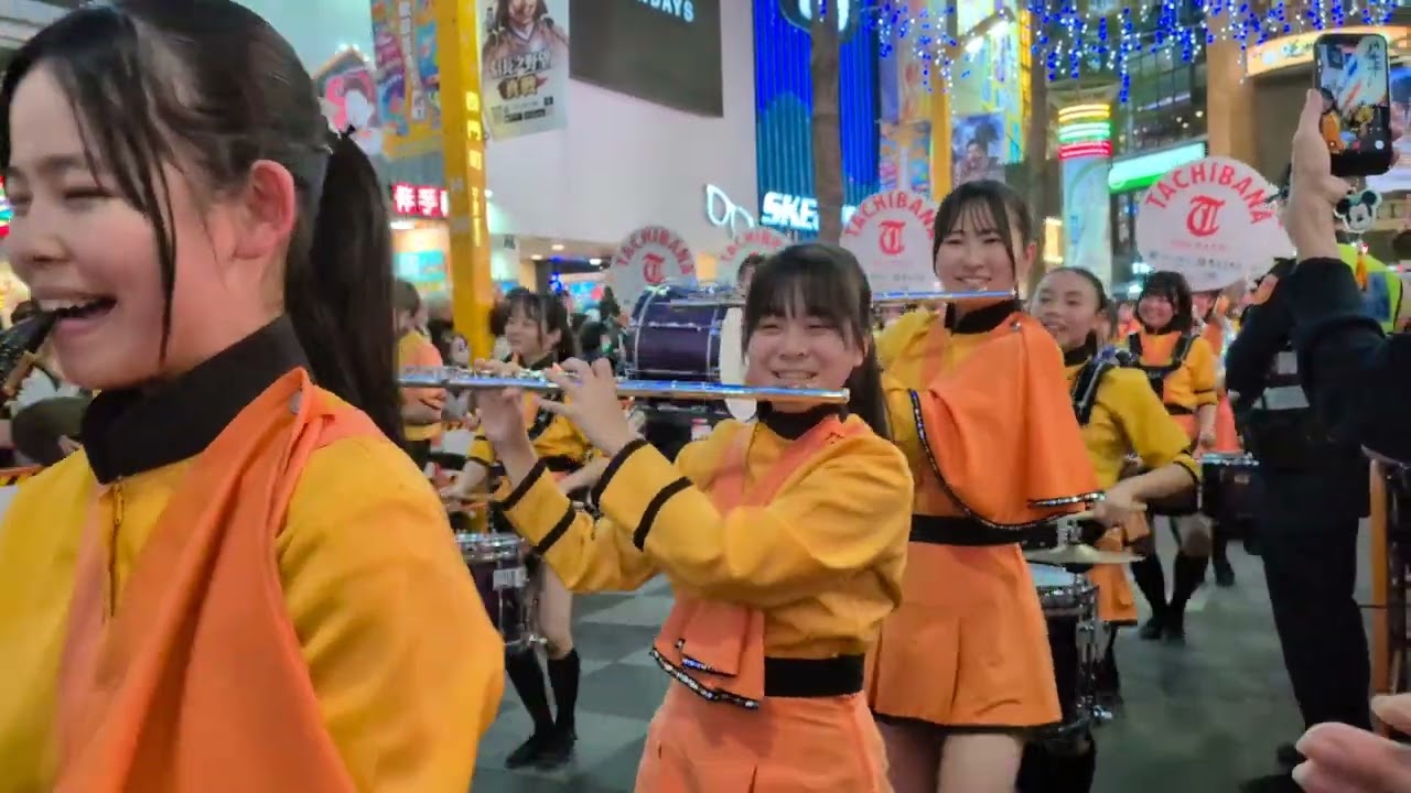 日本橘色惡魔儀隊在西門町遊街表演2025年12月18日