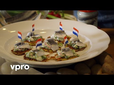 Recept: Salade van radijs en skyr (of kwark) met zure komkommer, zure haring & aardappelkoekjes