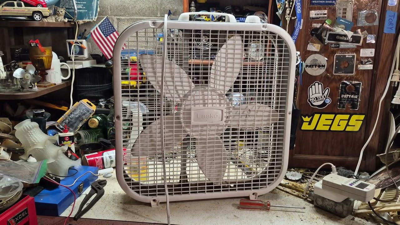 Модель Lasko B20200 2024-2025 годов выпуска (найдена на свалке)