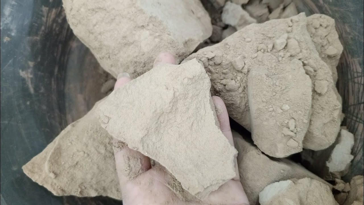 Masterpiece Butter Mud Dry & Water crumbling. . Powder Play, pouring. . All in one Frame . .