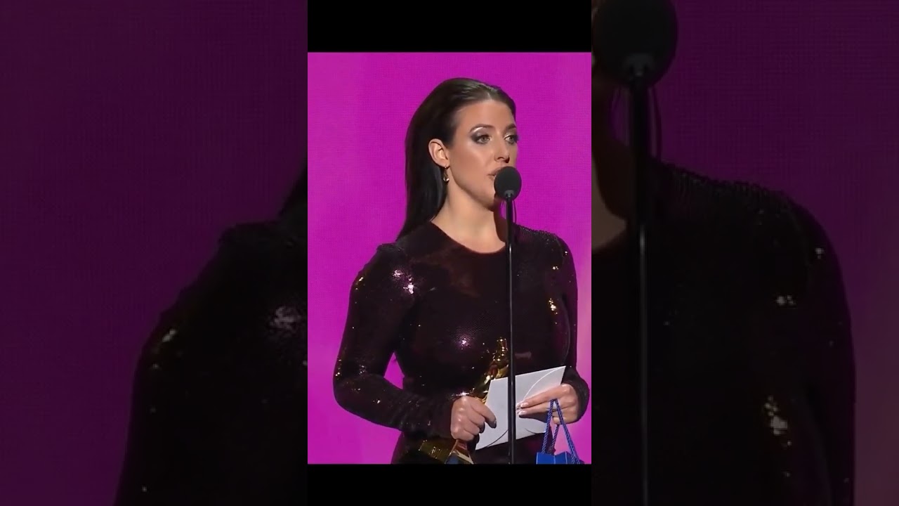 ⁣Angelina White at an award ceremony