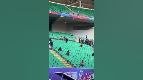 دخول الجمهور العراقي الى الملعب