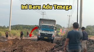 Aksi Driver Truk Paling Gila Ketika Menerobos Jalan Baru Timbun