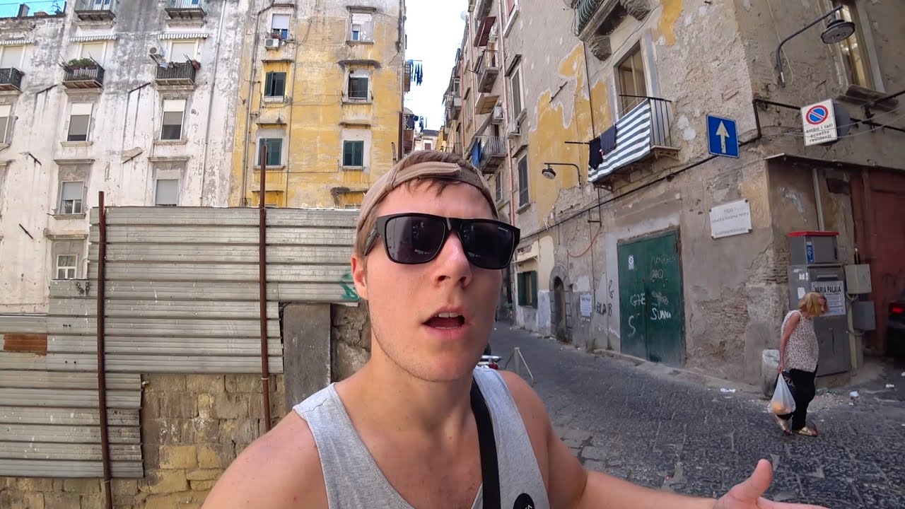 В поисках Каморры в Неаполе! 🇮🇹