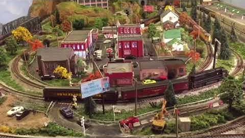 AJS RAILROAD N Scale - Running 5 Trains was a challenge w/ Huey Flying Over