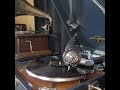 灰田 勝彦 ♪想ひ出の瞳♪ 1936年 78rpm record. Columbia Model No G ー 241 phonograph