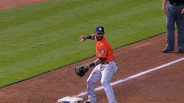 HOU@TEX: Qualls induces double play to escape jam