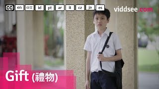 Vignette de la vidéo "Gift（禮物）- Do Your Parents Embarrass You? // Viddsee.com"