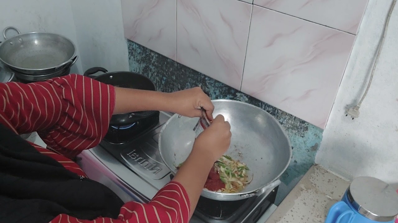 MAKING TOMATO RICE MALDIVES ISLAND VLOG