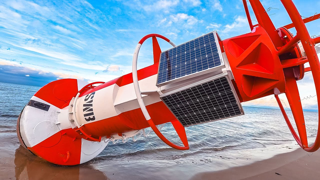 Ależ widok.Usuwanie wielkiej boi nawigacyjnej z plaży na Mierzei Wiślanej.2.1.2026.