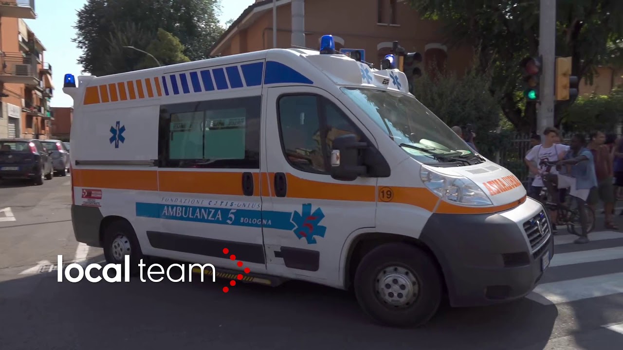 Tir esplode sulla A14 a Bologna, via vai di ambulanze