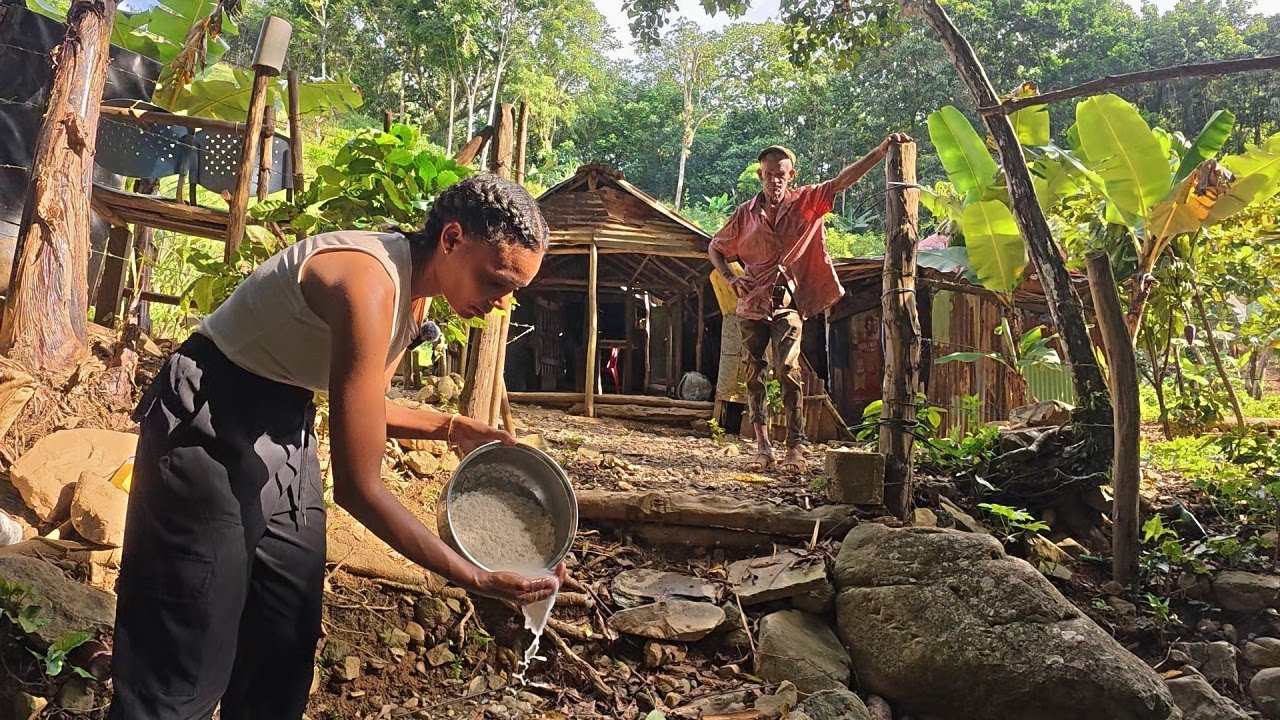 Detras de carama del peligroso recorrido para llegar a donde jesus con la vida del campo rd
