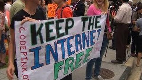 CNET News - FCC Net Neutrality proposal draws protests