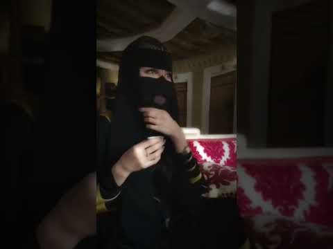 حبحبني عالخدين شو هالجسارة