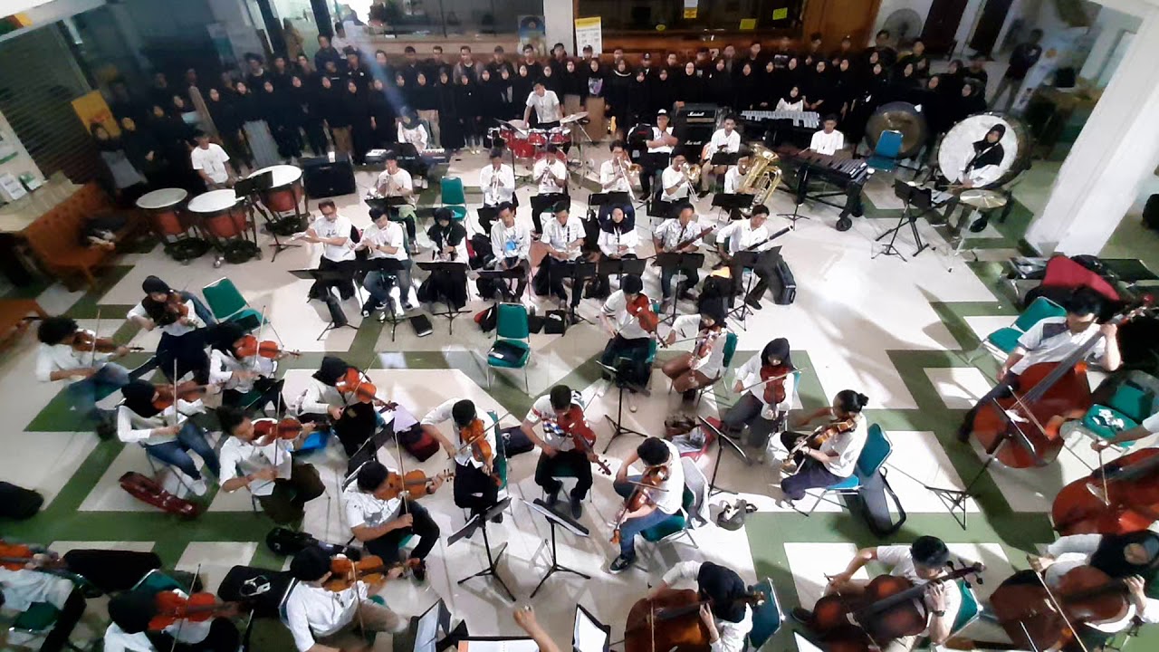 Sang Surya Versi Orkestra UMY