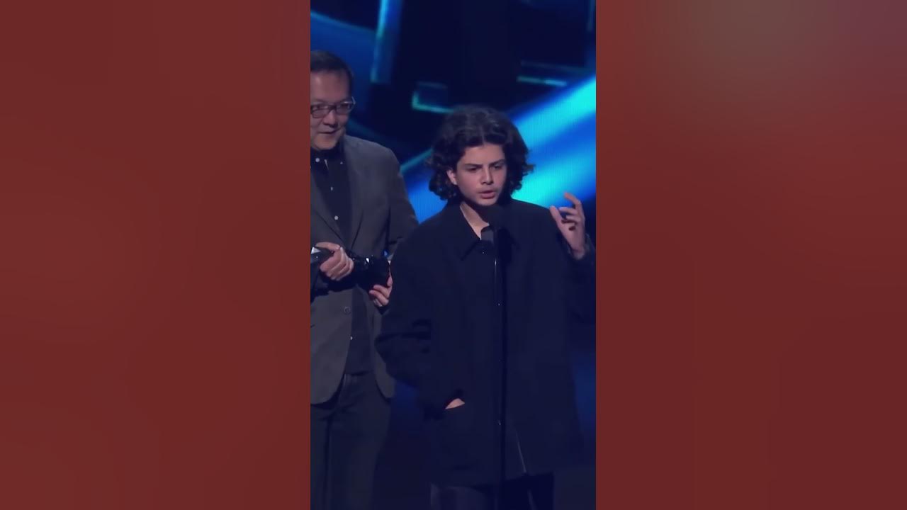 Game Awards 2022: Jovem invade palco, agradece prêmio em nome de 'Bill  Clinton' e é preso, Games