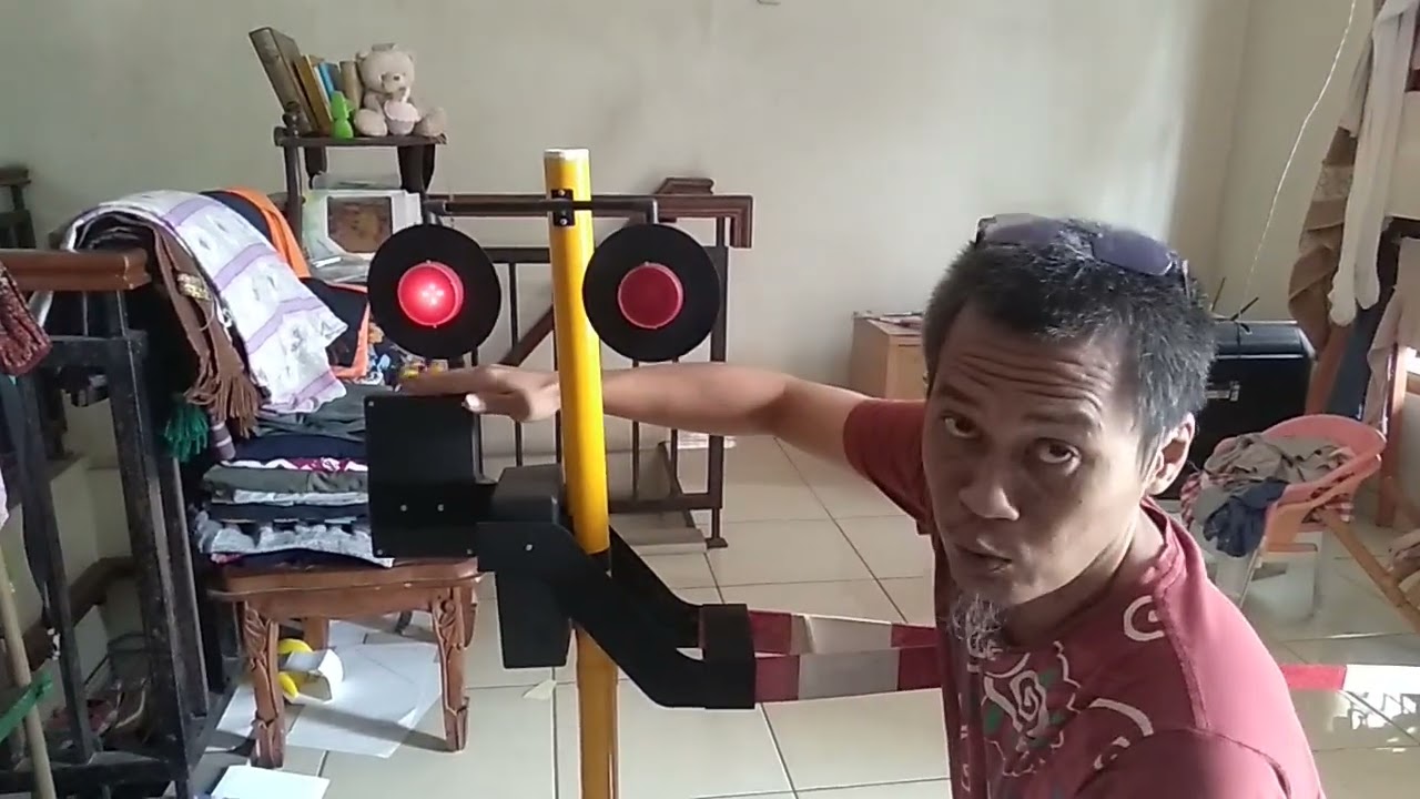 palang kereta api skala 1:2