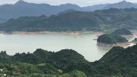 Dòng sông Đà chảy qua Mai châu hoà bình