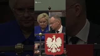Dziwne zachowania Andrzeja Dudy w Sejmie