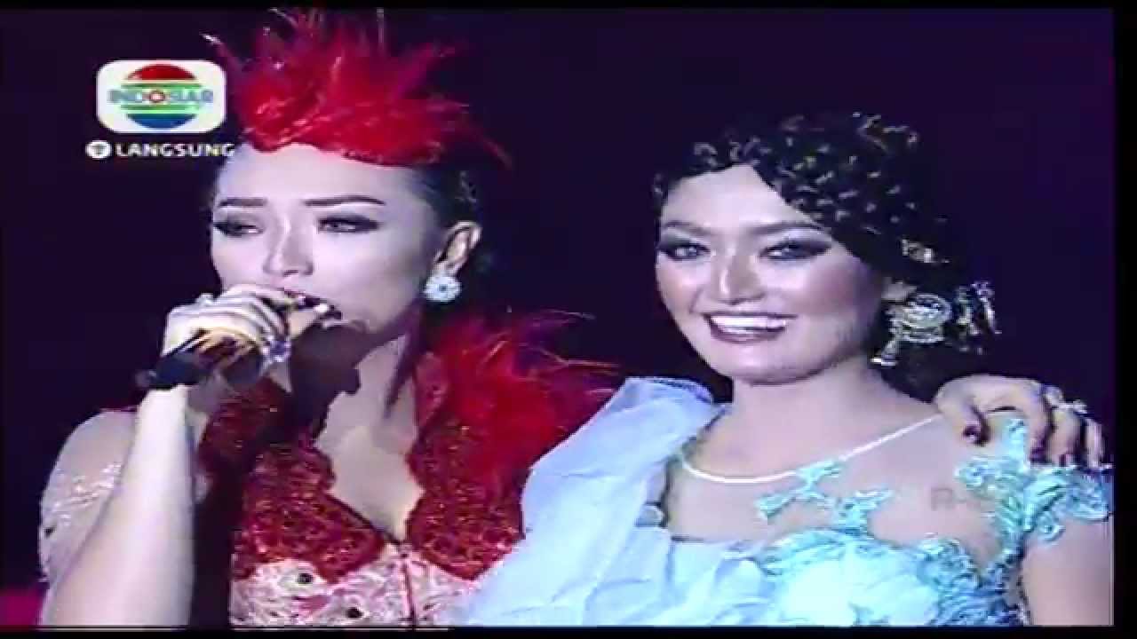 Download Zaskia Ft Siti Badriah - Tobat Maksiat.mp3 (1.2 MB)