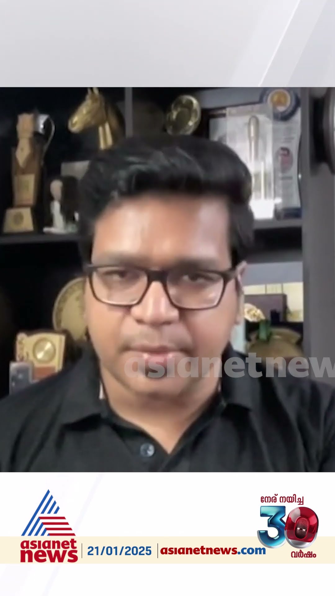 അസാധാരണസാഹചര്യത്തിലെ അസാധാരണനടപടിഎന്ന മട്ടിലുള്ള ചുവന്നകാപ്സ്യൂളുകൾമുഖ്യമന്ത്രിയടക്കം വാരിവിതറിയതാണ്