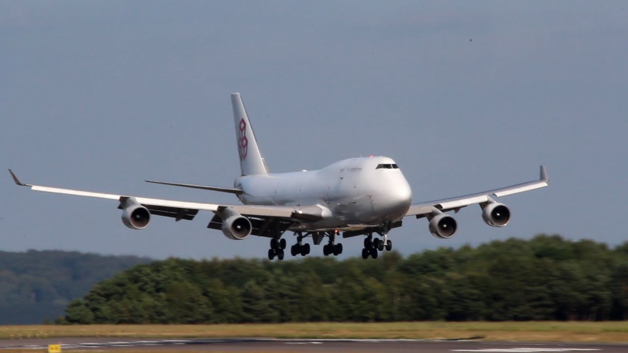 Awesome and smooth landing of an Boeing 747F Cargolux at Luxembourg