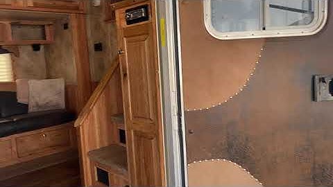 2015 Featherlite Sierra edition 3 Horse living quarters trailer 55,000