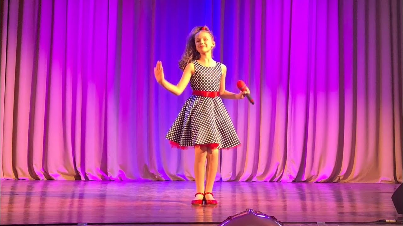 песня сегодня праздник у девчат на 8 марта