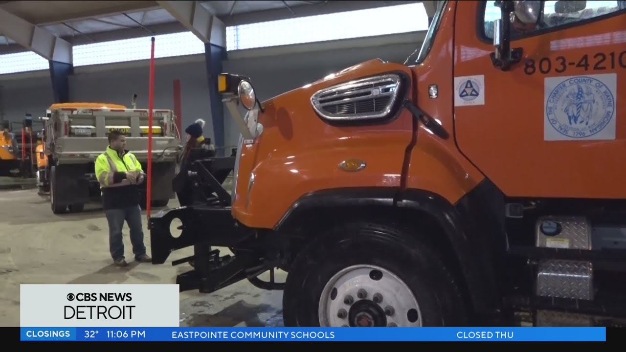 Wayne County road crews prep for icy morning commute - YouTube