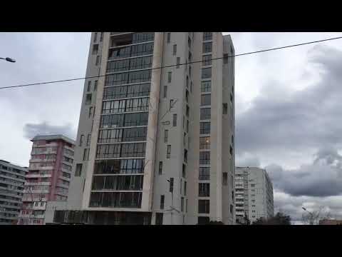 თბილისში, აღმაშენებლის ხეივანში კორპუსიდან მინების ვარდნა