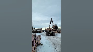 Fast unloading a 1910G John Deere forwarder!