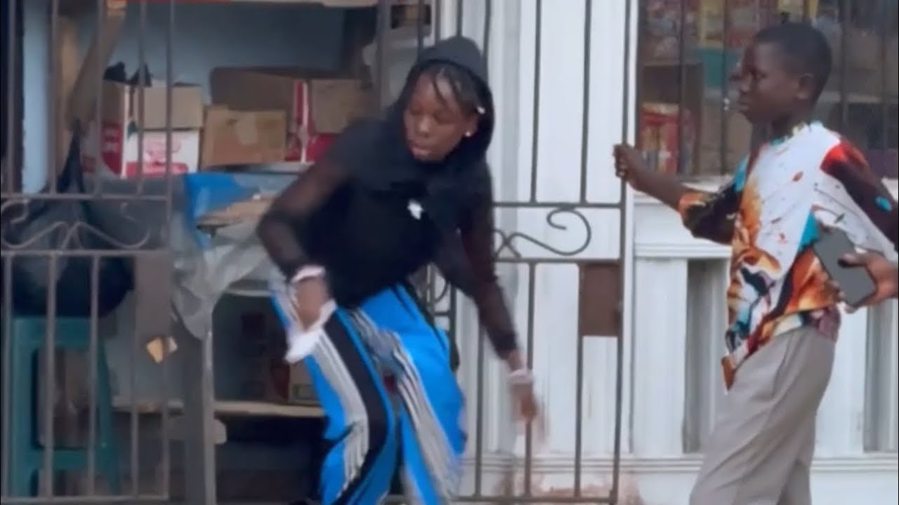 Мы обнаружили, что эта продавщица из далекого прошлого после того, как это случилось.