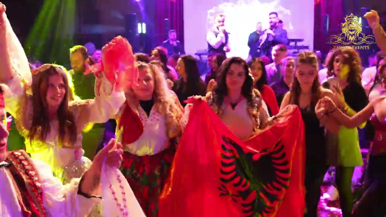 SURPRIZA ME KOSTUME POPULLORE TEK TAFANI EVENTS - LIVE SINDI YZEIRI / / / ALGERT VAJA PRODUCTION